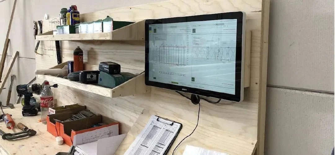 Industriële touchdisplays transformeren productie bij Bots - Digitale Infozuil